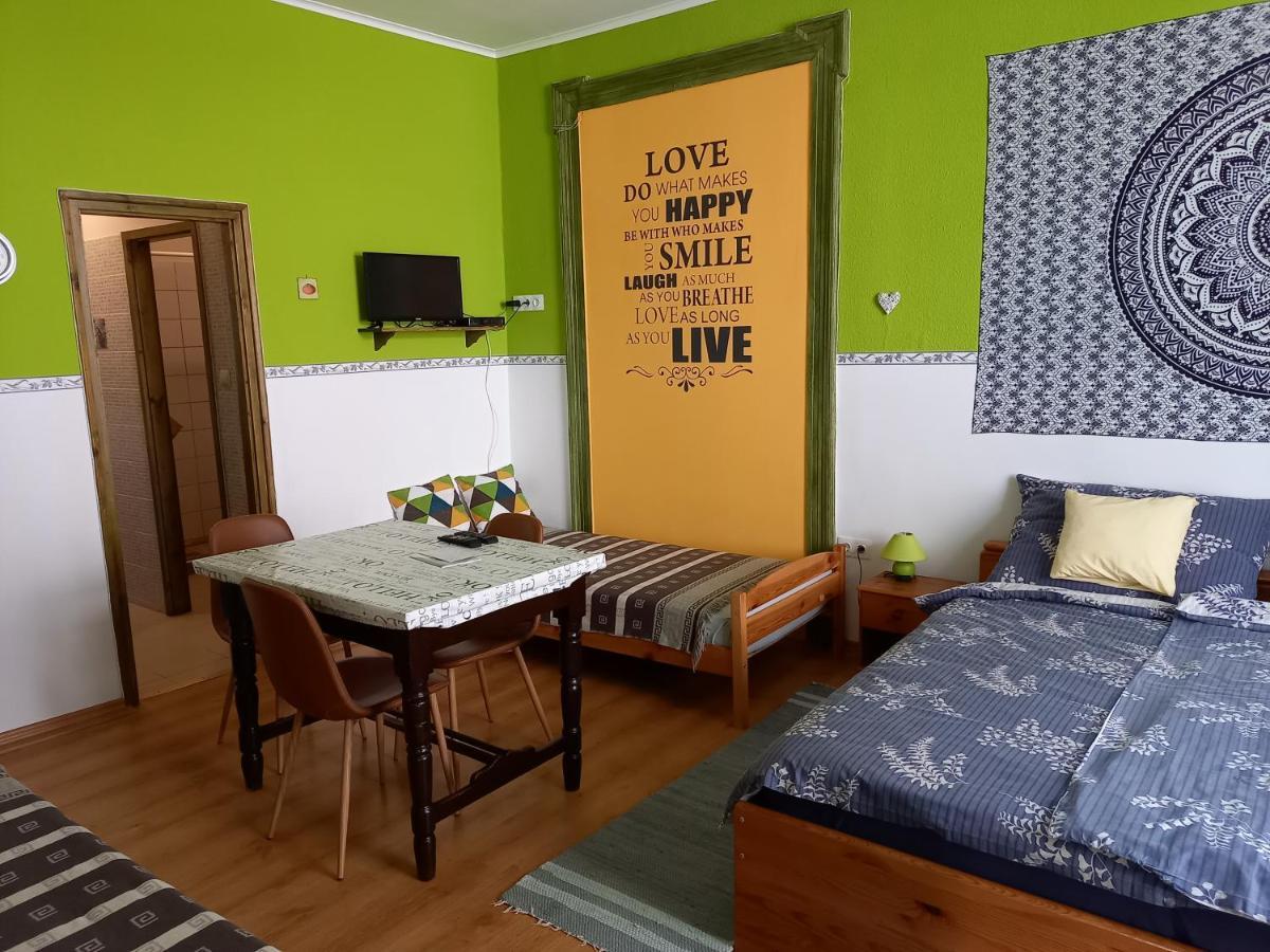 Gabor Vendeghaz Apartment Eger Exterior photo